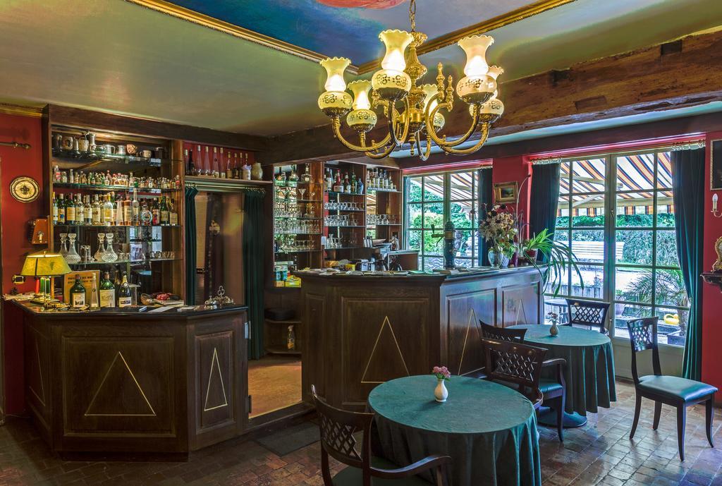 Tromcourt Hotel Couvin Ngoại thất bức ảnh